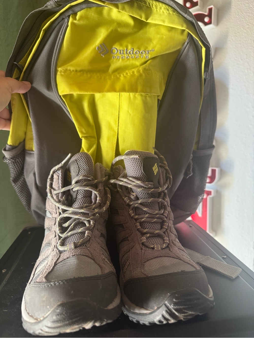 Columbia womens 7 Gray/yellow Hiking Boots